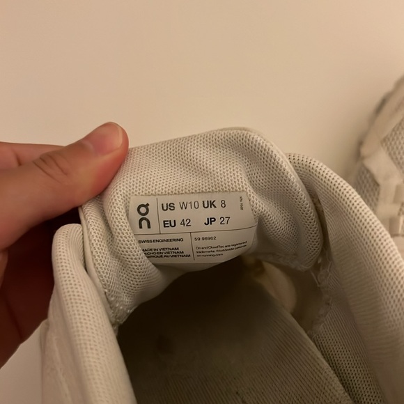 women’s on clouds!! - Picture 5 of 5